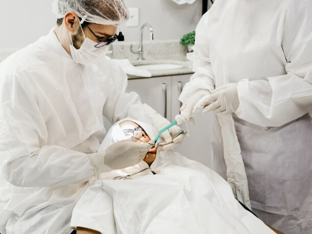 医師とスタッフが連携して治療を行います