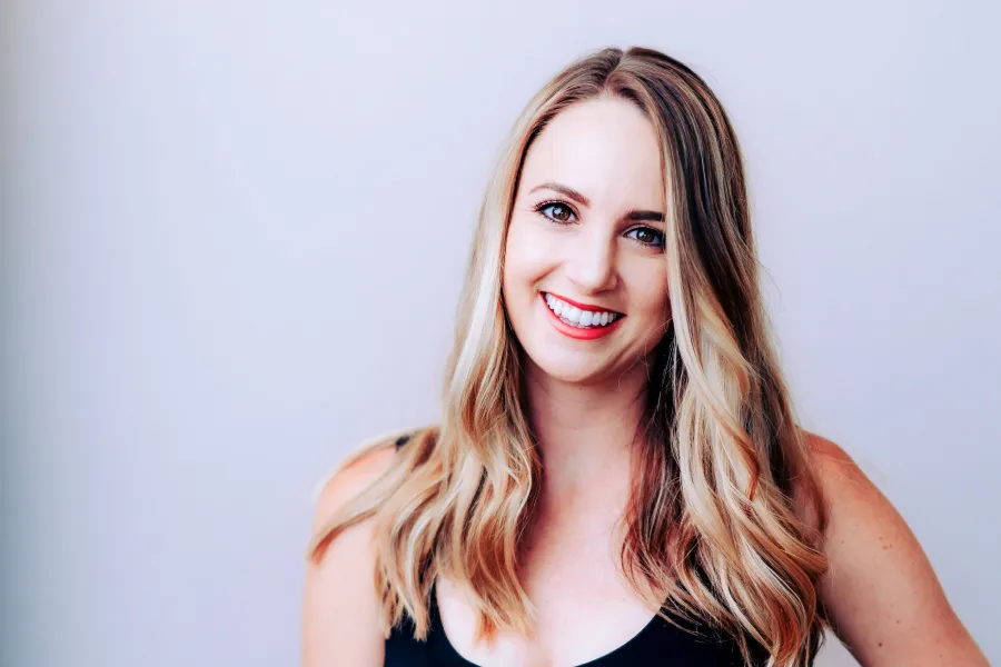 健康的に微笑む女性