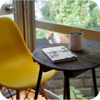 写真：パッケージにU2と書いてあるお菓子