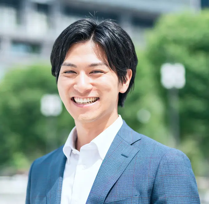 転職に成功し笑顔の若い男性