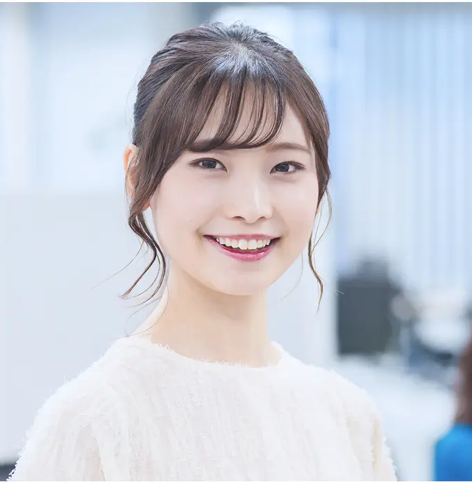 転職に成功し笑顔の若い女性